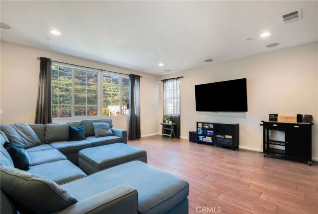 885 E Manresa, Azusa, CA 91702