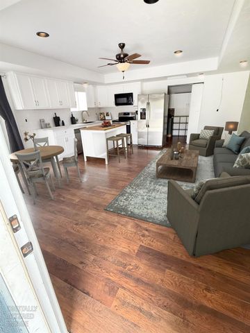 931 Park Ave, Escalon, CA 95320