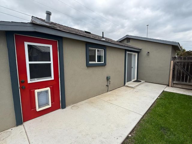 931 Park Ave, Escalon, CA 95320