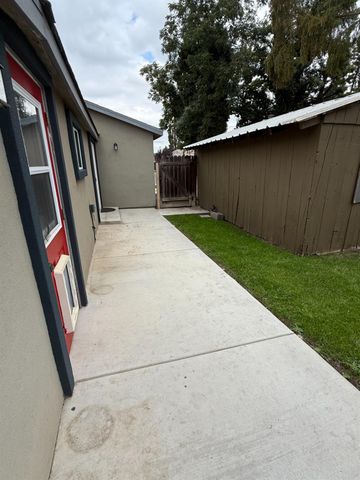 931 Park Ave, Escalon, CA 95320