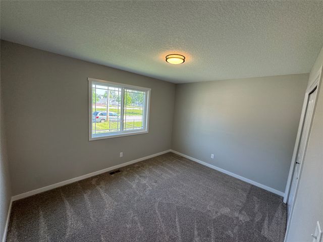 1516 Maple Street, Des Moines, IA 50316