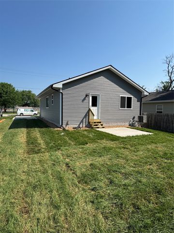 1516 Maple Street, Des Moines, IA 50316
