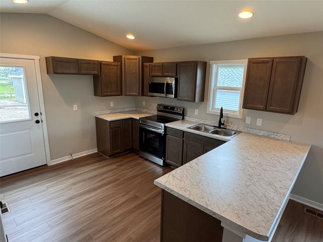 1516 Maple Street, Des Moines, IA 50316