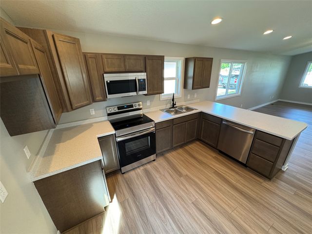 1516 Maple Street, Des Moines, IA 50316