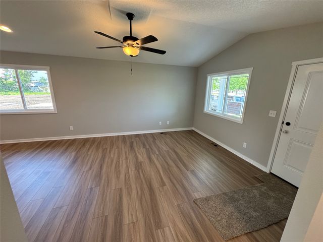 1516 Maple Street, Des Moines, IA 50316