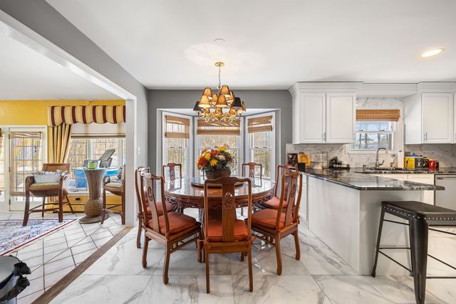 10 Moonshadow Ct, Kinnelon Borough, NJ 07405