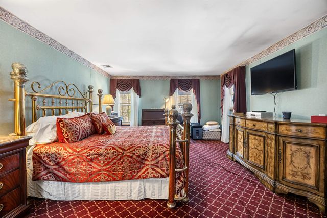 10 Moonshadow Ct, Kinnelon Borough, NJ 07405