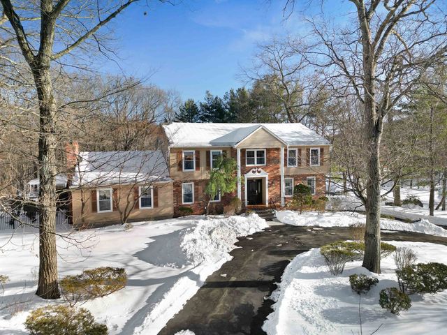 10 Moonshadow Ct, Kinnelon Borough, NJ 07405