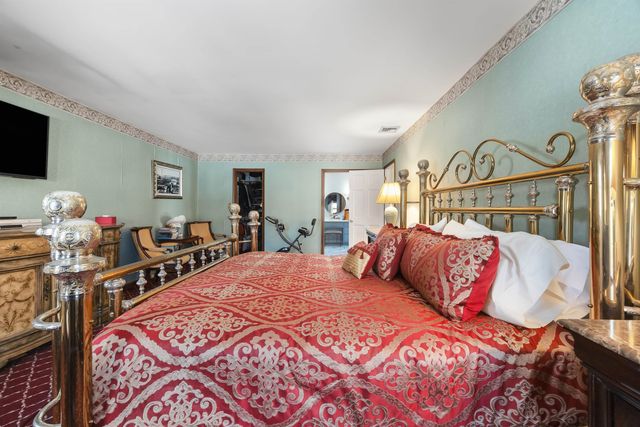 10 Moonshadow Ct, Kinnelon Borough, NJ 07405