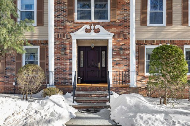 10 Moonshadow Ct, Kinnelon Borough, NJ 07405