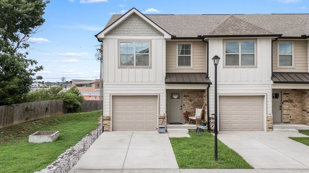 249 Signature Pl, Lebanon, TN 37087