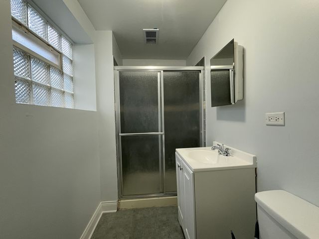 9013 S Kingston Avenue, Chicago, IL 60617