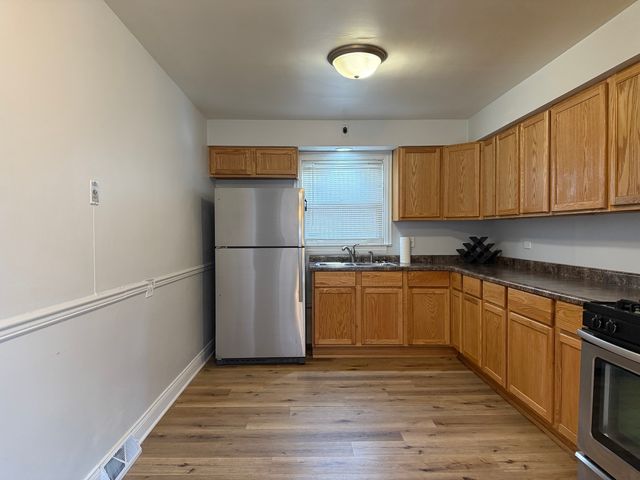 9013 S Kingston Avenue, Chicago, IL 60617