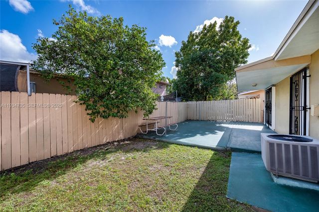 201 NW 34th Ave 201, Miami, FL 33125