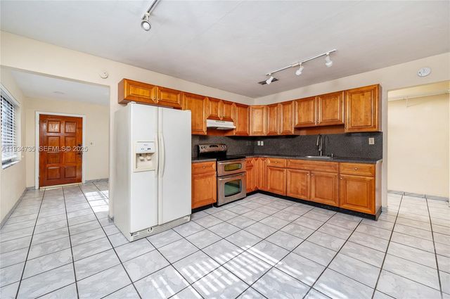 201 NW 34th Ave 201, Miami, FL 33125