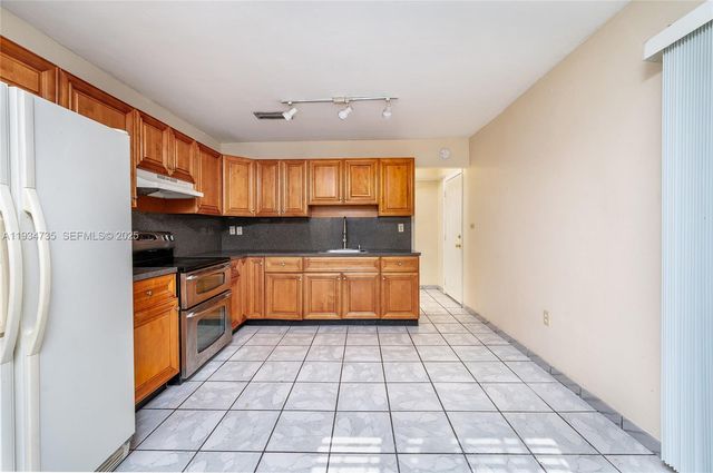 201 NW 34th Ave 201, Miami, FL 33125