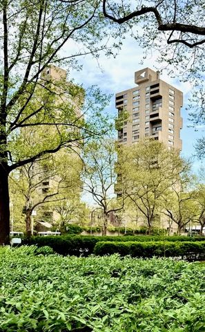 170 Park Row Apt 18B, New York City, NY 10038