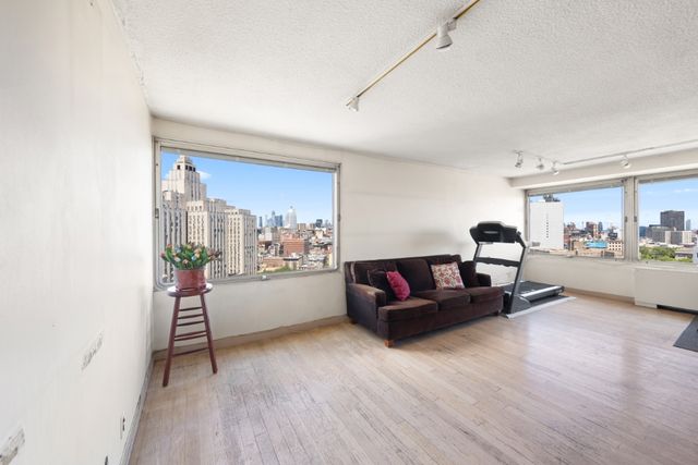 170 Park Row Apt 18B, New York City, NY 10038