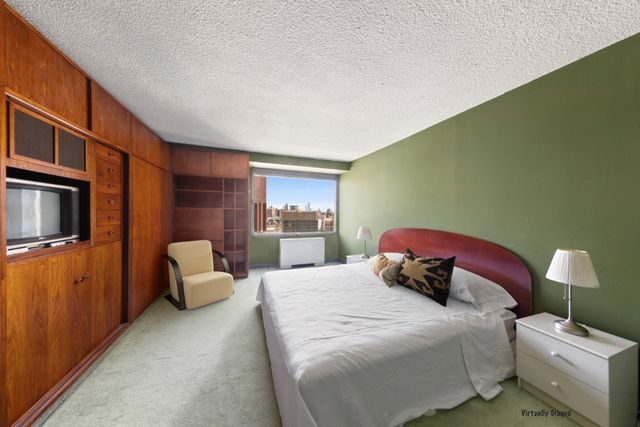 170 Park Row Apt 18B, New York City, NY 10038