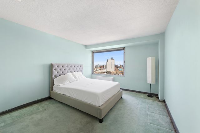 170 Park Row Apt 18B, New York City, NY 10038