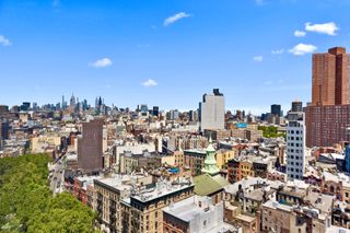 170 Park Row Apt 18B, New York City, NY 10038