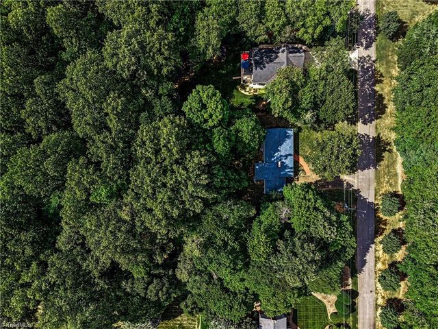 3901 Woodview Drive, Winston-salem, NC 27106