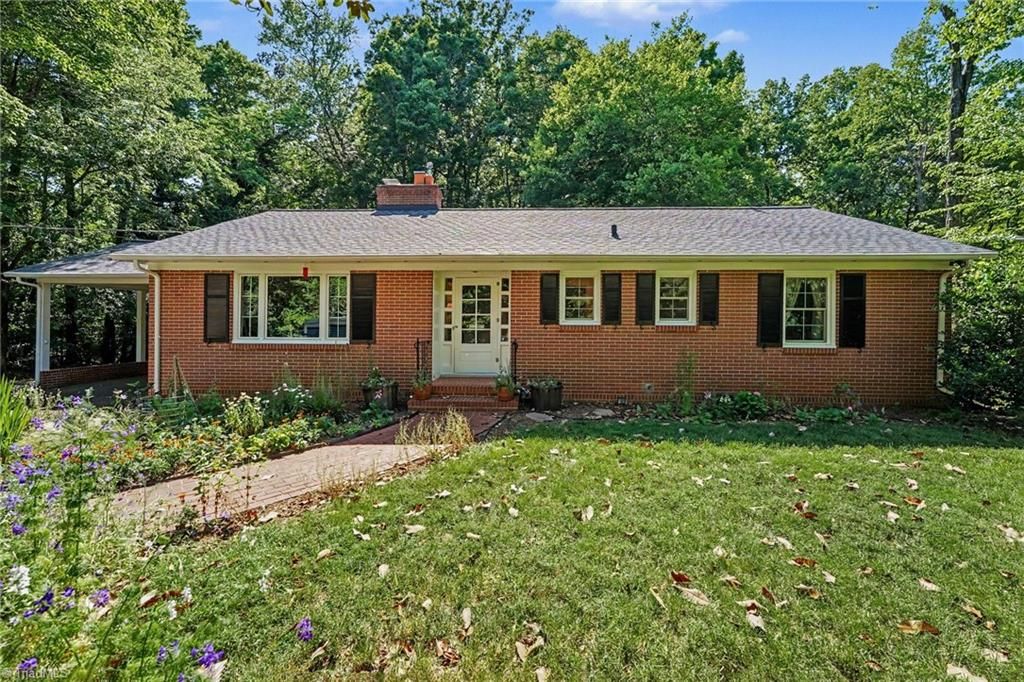 3901 Woodview Drive, Winston-salem, NC 27106