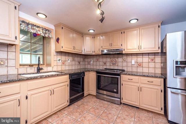 1613 N 5TH ST, Perkasie, PA 18944