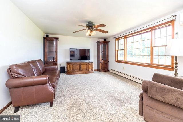 1613 N 5TH ST, Perkasie, PA 18944