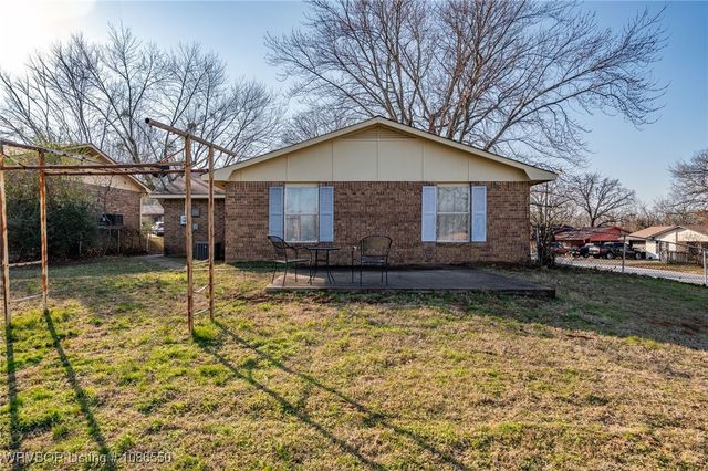 1512 14th Circle, Barling, AR 72923