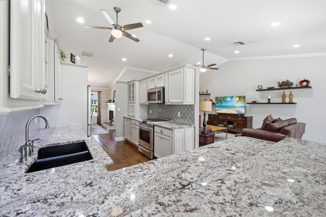 805 Daffodil Drive, Wellington, FL 33414