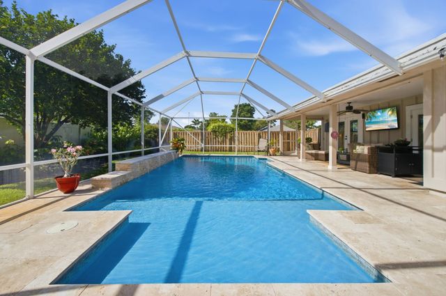 805 Daffodil Drive, Wellington, FL 33414