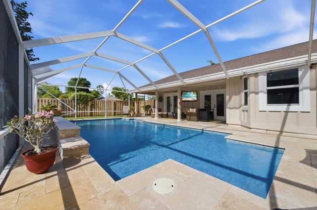 805 Daffodil Drive, Wellington, FL 33414