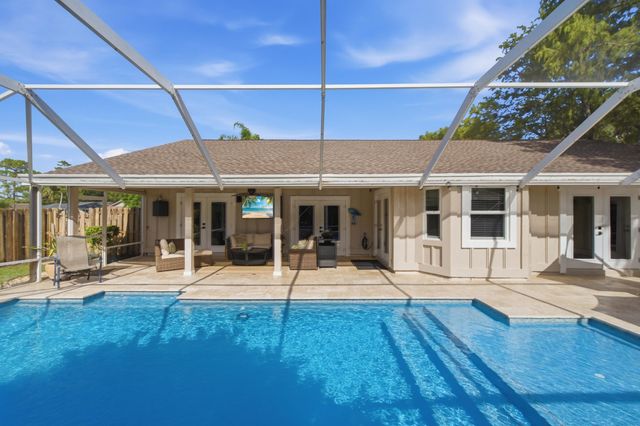 805 Daffodil Drive, Wellington, FL 33414