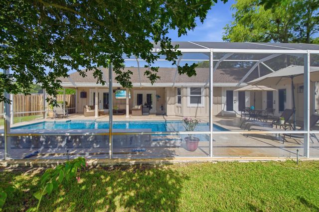 805 Daffodil Drive, Wellington, FL 33414