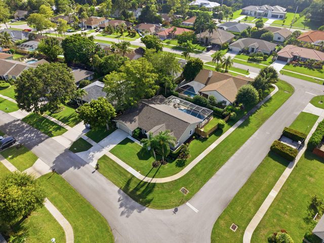 805 Daffodil Drive, Wellington, FL 33414