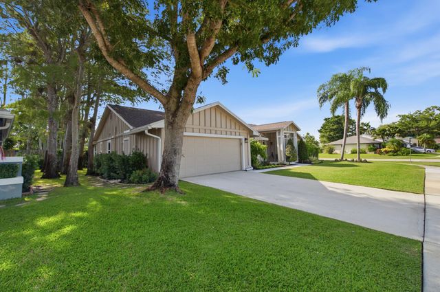 805 Daffodil Drive, Wellington, FL 33414