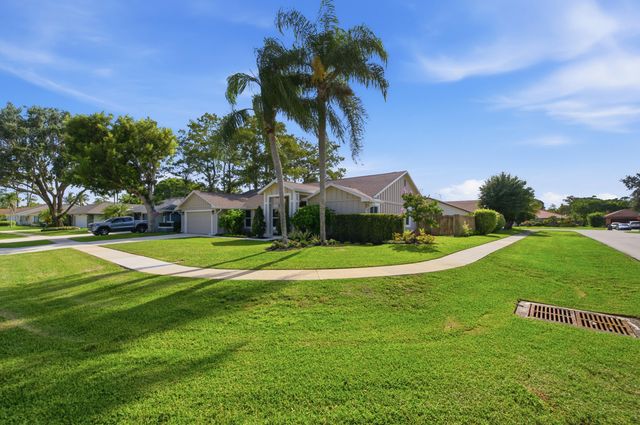 805 Daffodil Drive, Wellington, FL 33414