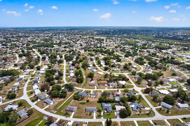 261 SW Cherryhill Road, Port St. Lucie, FL 34953