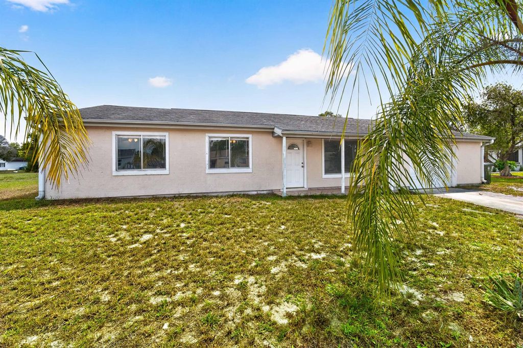 261 SW Cherryhill Road, Port St. Lucie, FL 34953