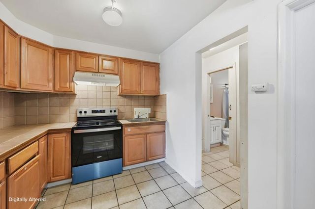 3050 Davis Street, Oakland, CA 94601