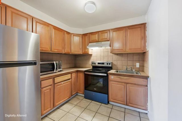 3050 Davis Street, Oakland, CA 94601
