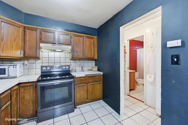 3050 Davis Street, Oakland, CA 94601