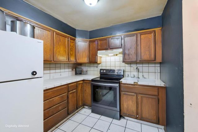 3050 Davis Street, Oakland, CA 94601