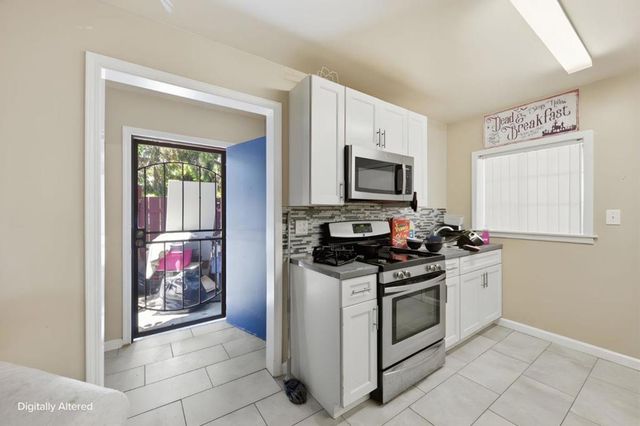 3050 Davis Street, Oakland, CA 94601