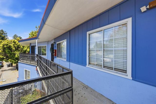 3050 Davis Street, Oakland, CA 94601