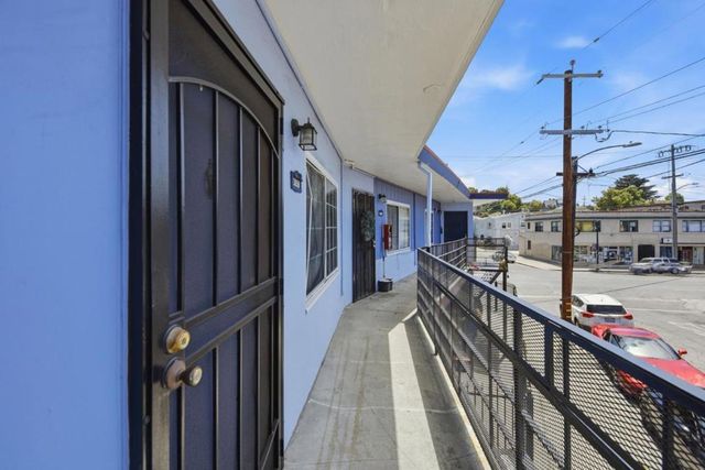3050 Davis Street, Oakland, CA 94601
