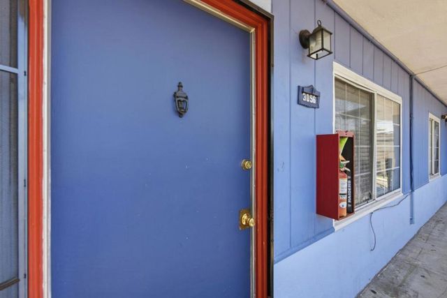3050 Davis Street, Oakland, CA 94601