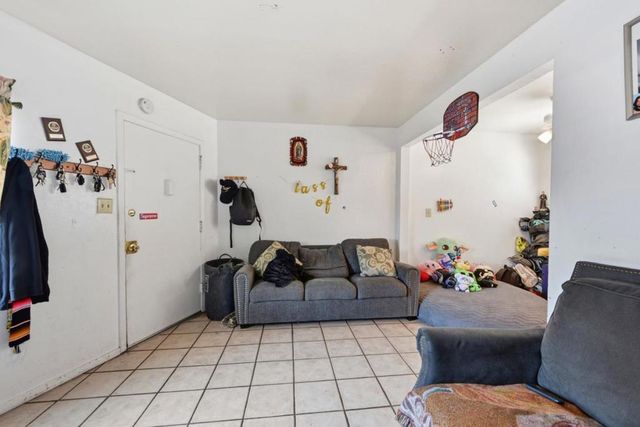 3050 Davis Street, Oakland, CA 94601
