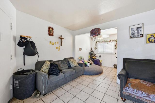 3050 Davis Street, Oakland, CA 94601
